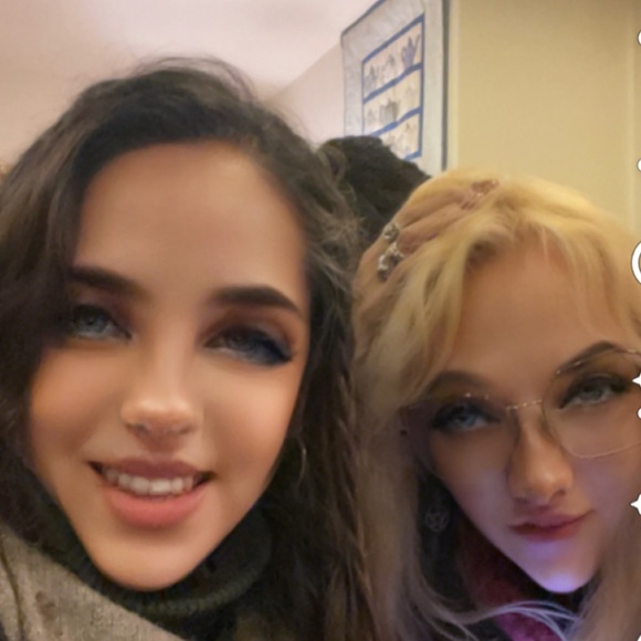 Meet your Poshers, City & Ocean Lovers - Picture 1 of 6